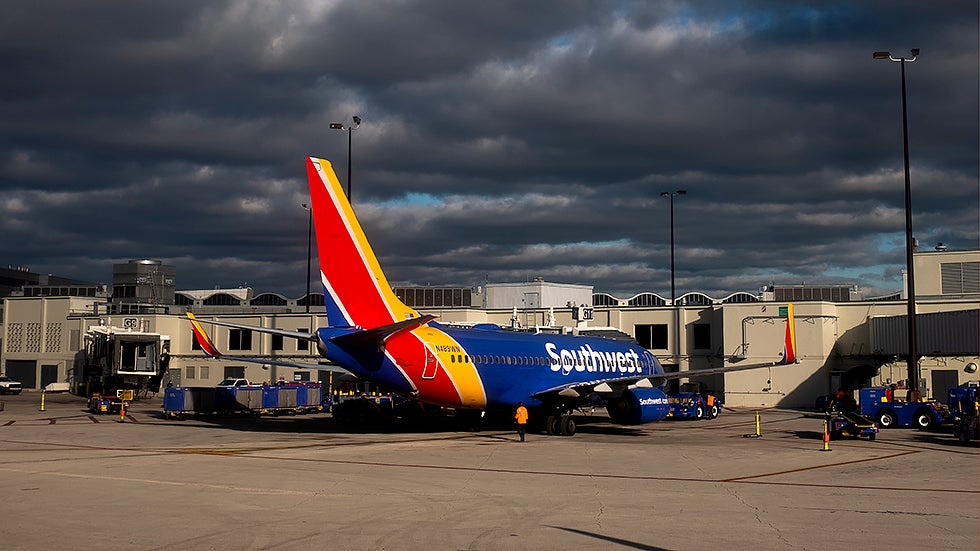 Prisonnier des autorités qui a sauté d’un avion au roulage à Phoenix