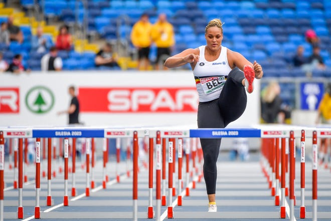 Le putter belge Jolien Boumkwo court le 100 m haies pour sauver son équipe